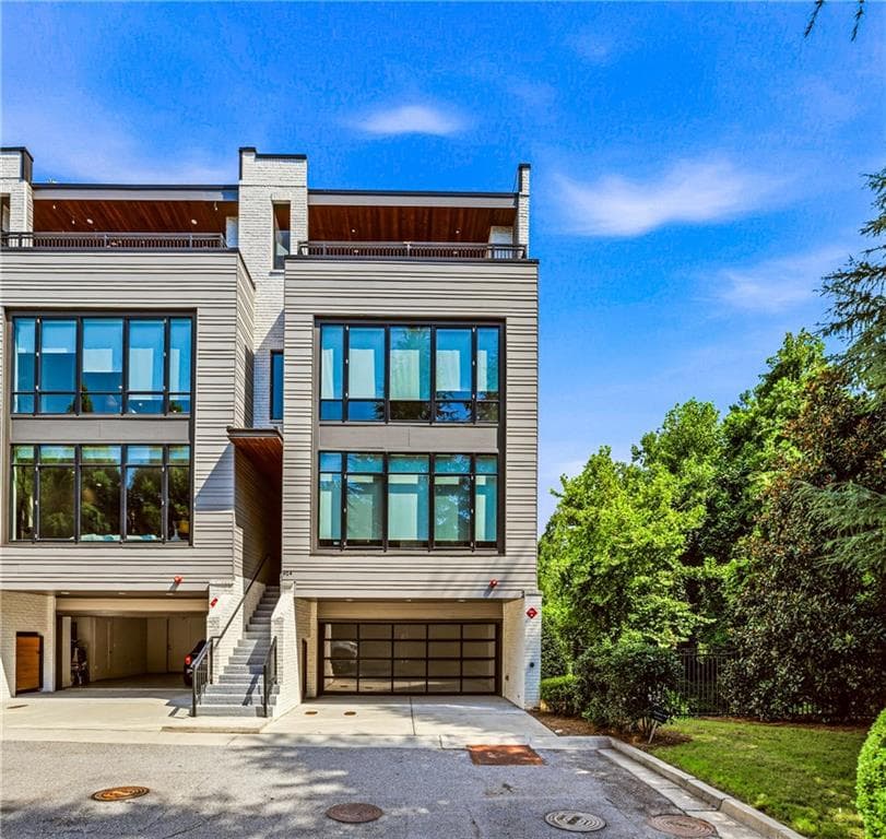 4 bedroom, 5 bathroom, 3,163 sq ft townhouse for sale at 914 Lenox Boulevard, Atlanta, GA 30324