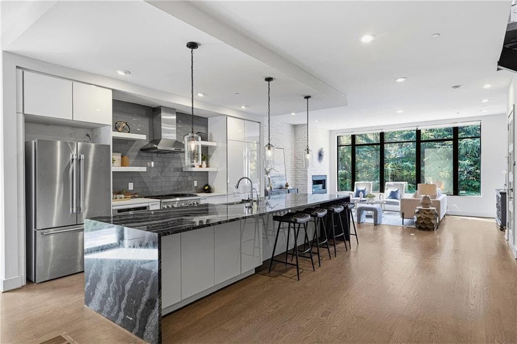 4 bedroom, 5 bathroom, 3,163 sq ft townhouse for sale at 914 Lenox Boulevard, Atlanta, GA 30324 — photo 3