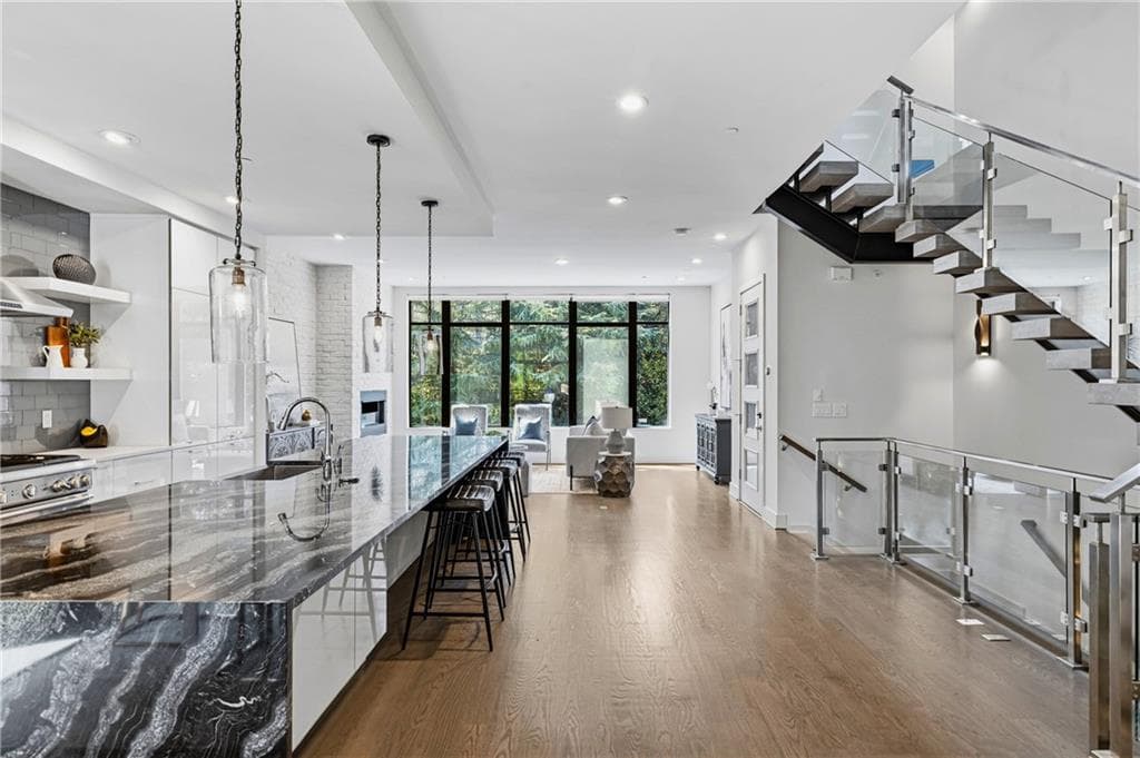 4 bedroom, 5 bathroom, 3,163 sq ft townhouse for sale at 914 Lenox Boulevard, Atlanta, GA 30324 — photo 4