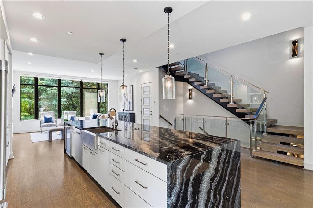 4 bedroom, 5 bathroom, 3,163 sq ft townhouse for sale at 914 Lenox Boulevard, Atlanta, GA 30324 — photo 5