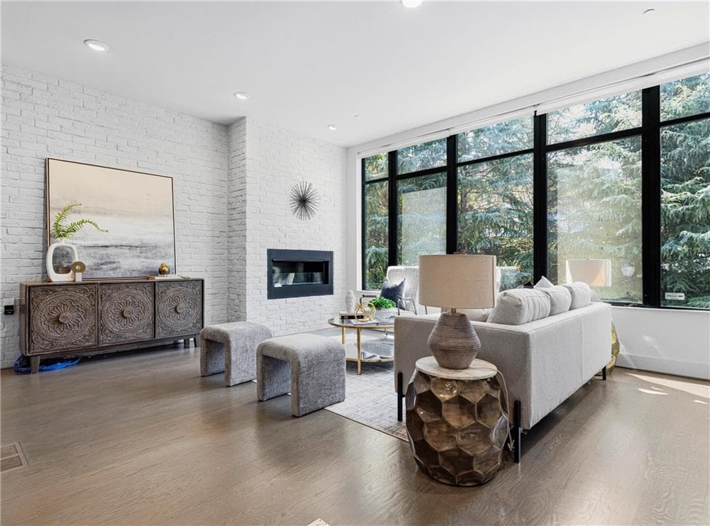 4 bedroom, 5 bathroom, 3,163 sq ft townhouse for sale at 914 Lenox Boulevard, Atlanta, GA 30324 — photo 8