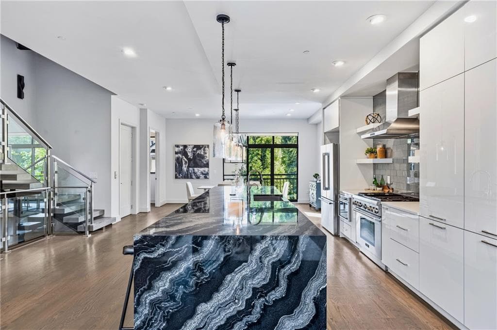4 bedroom, 5 bathroom, 3,163 sq ft townhouse for sale at 914 Lenox Boulevard, Atlanta, GA 30324 — photo 9