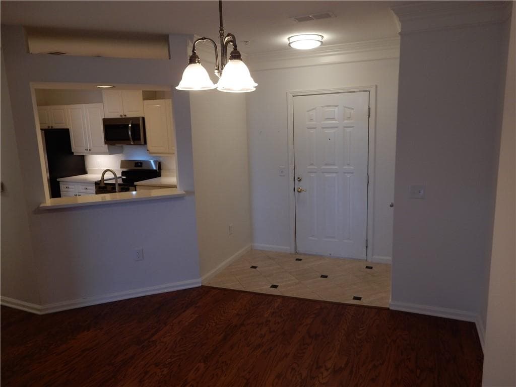 1 bedroom, 1 bathroom, 998 sq ft condominium for sale at 3334 Peachtree Road 1213, Atlanta, GA 30326 — photo 4