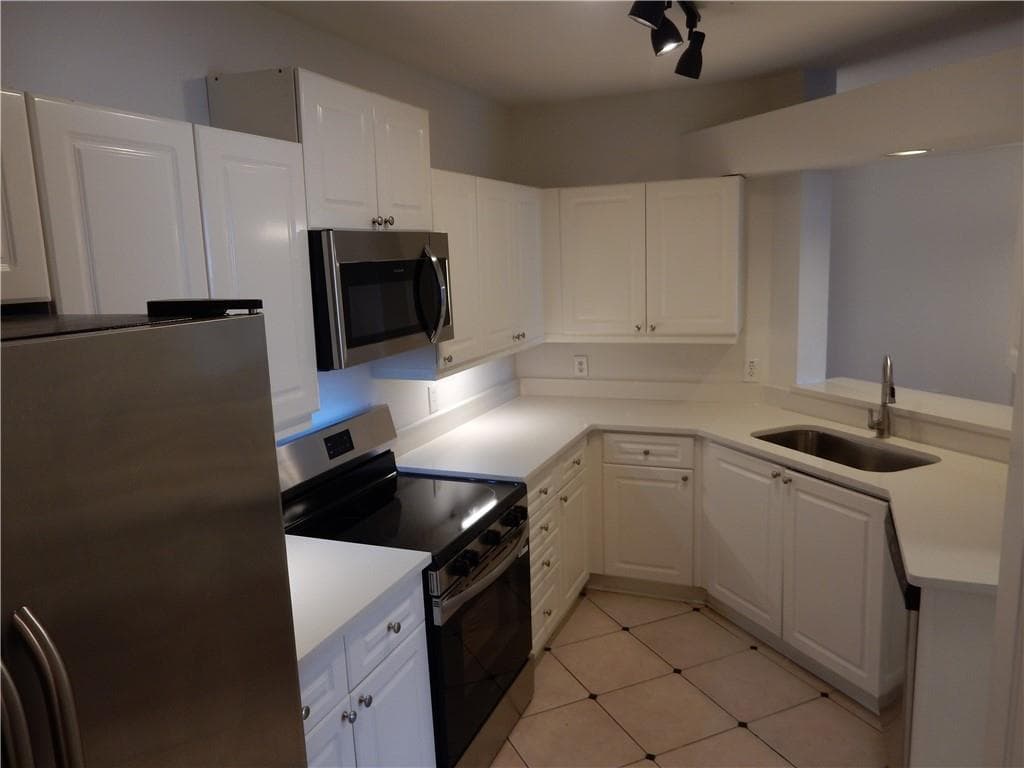 1 bedroom, 1 bathroom, 998 sq ft condominium for sale at 3334 Peachtree Road 1213, Atlanta, GA 30326 — photo 10