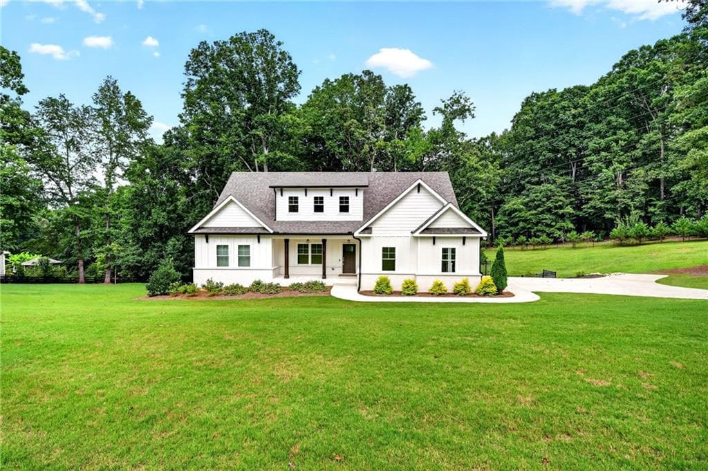 5 bedroom, 4 bathroom, 3,324 sq ft single family residence for rent at 727 Old Collins Road, Hoschton, GA 30548 for $4,500 a month — photo 2