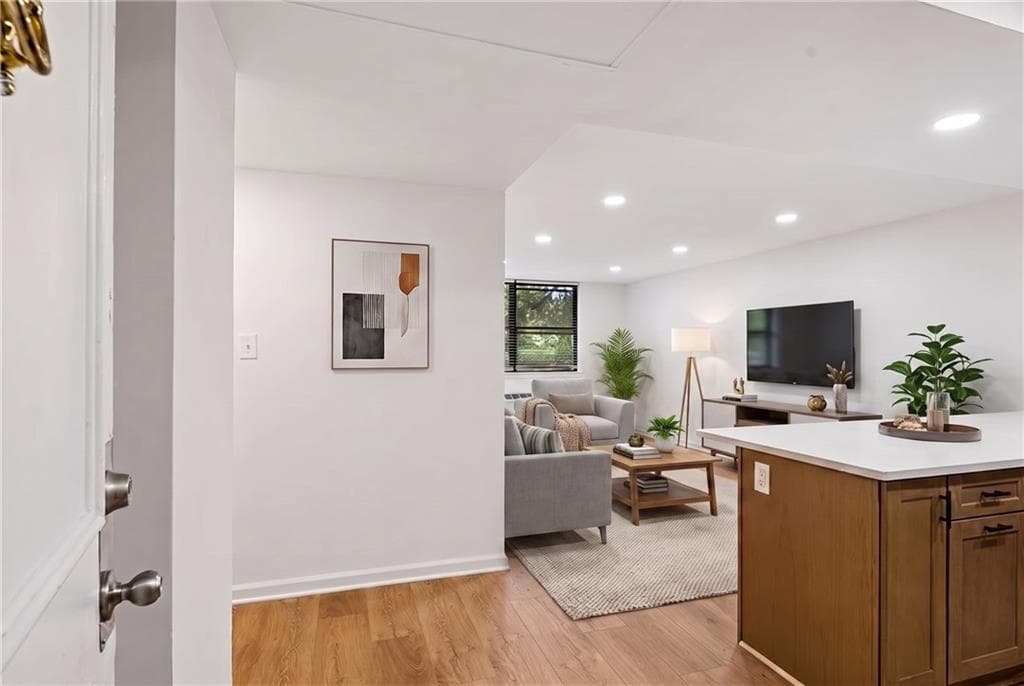 1 bedroom, 1 bathroom, 642 sq ft condominium for sale at 2965 Pharr Court South 118, Atlanta, GA 30305 — photo 3