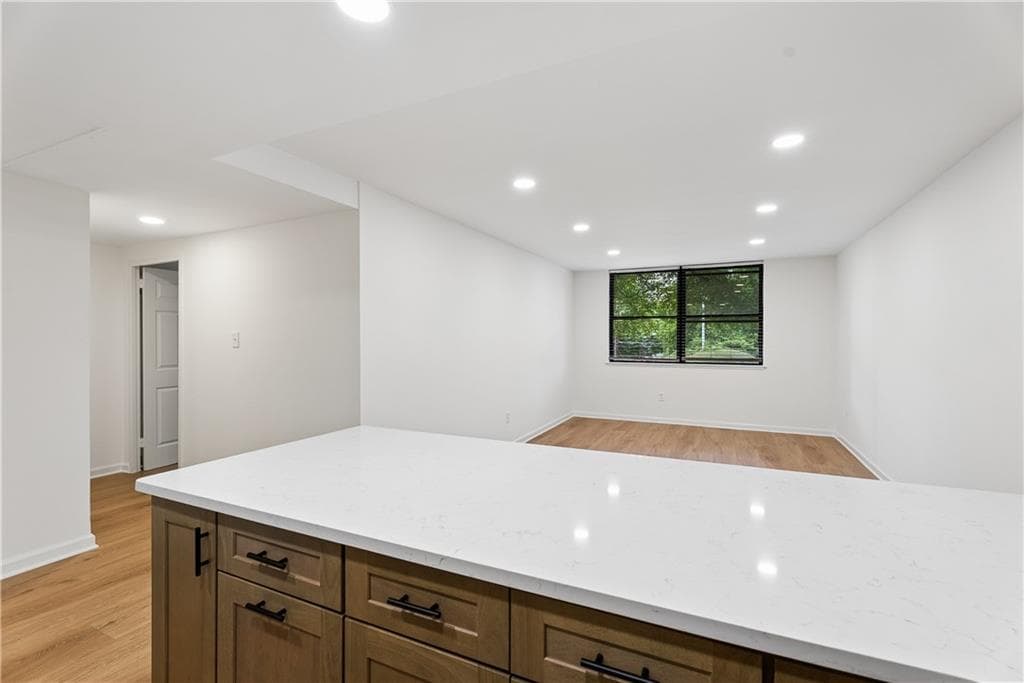 1 bedroom, 1 bathroom, 642 sq ft condominium for sale at 2965 Pharr Court South 118, Atlanta, GA 30305 — photo 6
