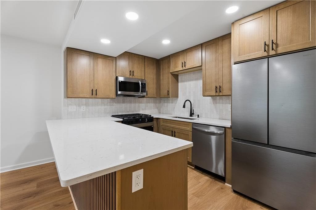 1 bedroom, 1 bathroom, 642 sq ft condominium for sale at 2965 Pharr Court South 118, Atlanta, GA 30305 — photo 8