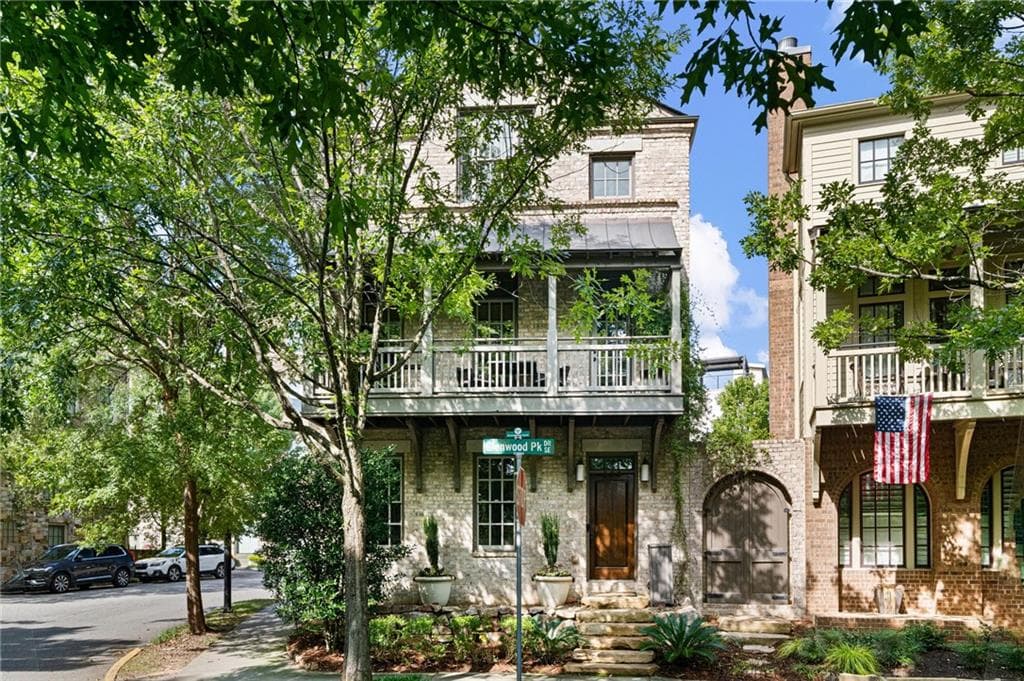 3 bedroom, 4 bathroom, 2,800 sq ft single family residence under contract at 890 Glenwood Park Drive, Atlanta, GA 30316