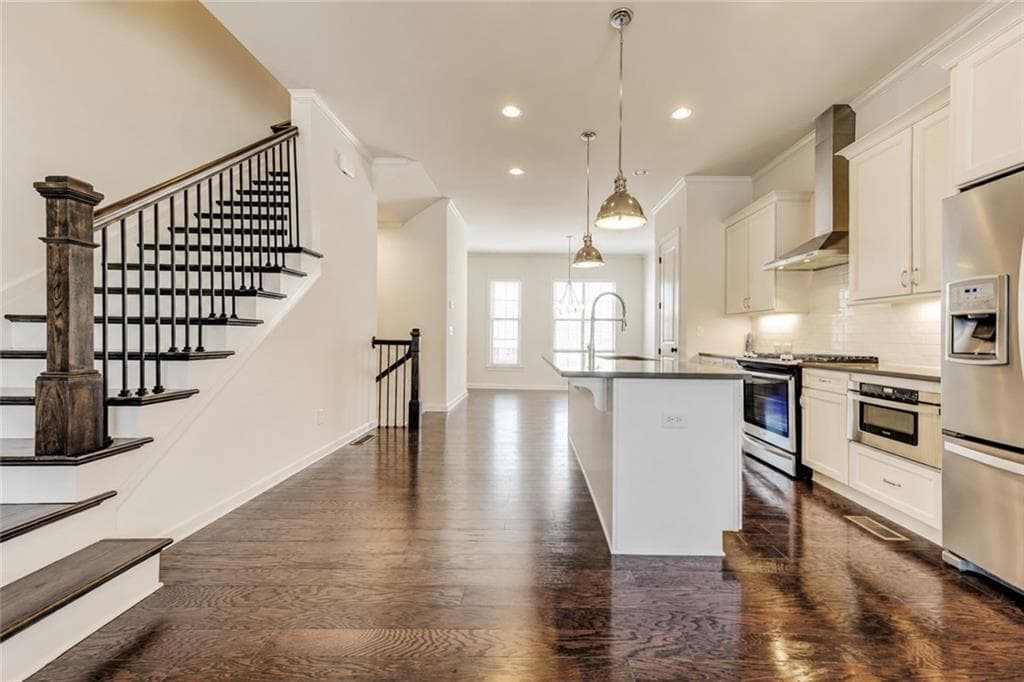 3 bedroom, 4 bathroom, 2,498 sq ft townhouse for rent at 16 Lochurst Lane, Roswell, GA 30076 for $3,600 a month — photo 2