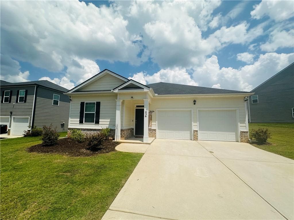 4 bedroom, 2 bathroom, 1,880 sq ft single family residence for rent at 236 Sullivan Street, Hampton, GA 30228 for $2,300 a month — photo 2