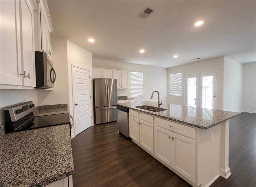 4 bedroom, 2 bathroom, 1,880 sq ft single family residence for rent at 236 Sullivan Street, Hampton, GA 30228 for $2,300 a month — photo 4