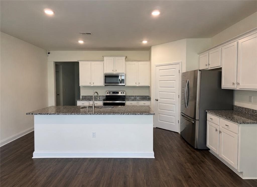 4 bedroom, 2 bathroom, 1,880 sq ft single family residence for rent at 236 Sullivan Street, Hampton, GA 30228 for $2,300 a month — photo 8