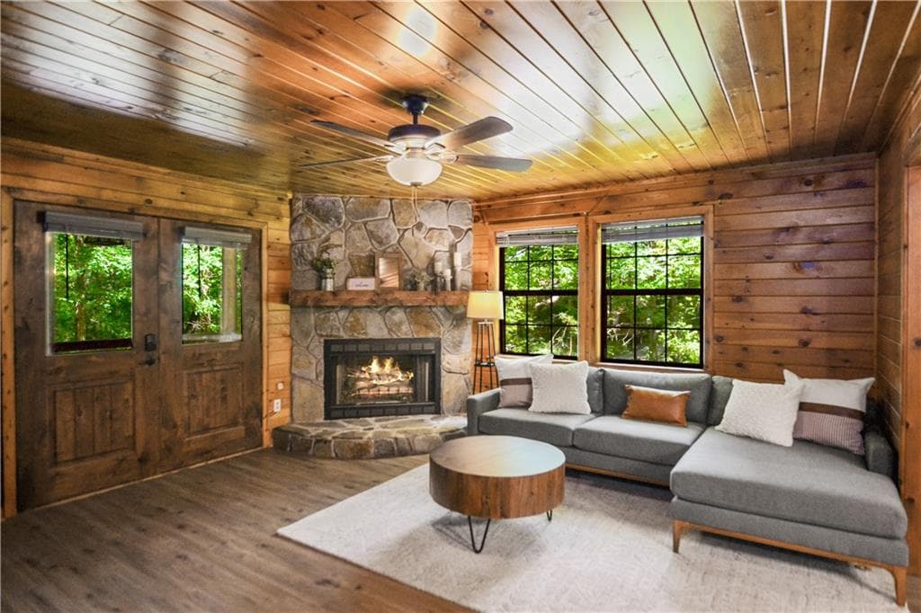 4 bedroom, 3 bathroom, 2,080 sq ft single family residence for sale at 136 Fox Run Drive, Blue Ridge, GA 30513 — photo 7