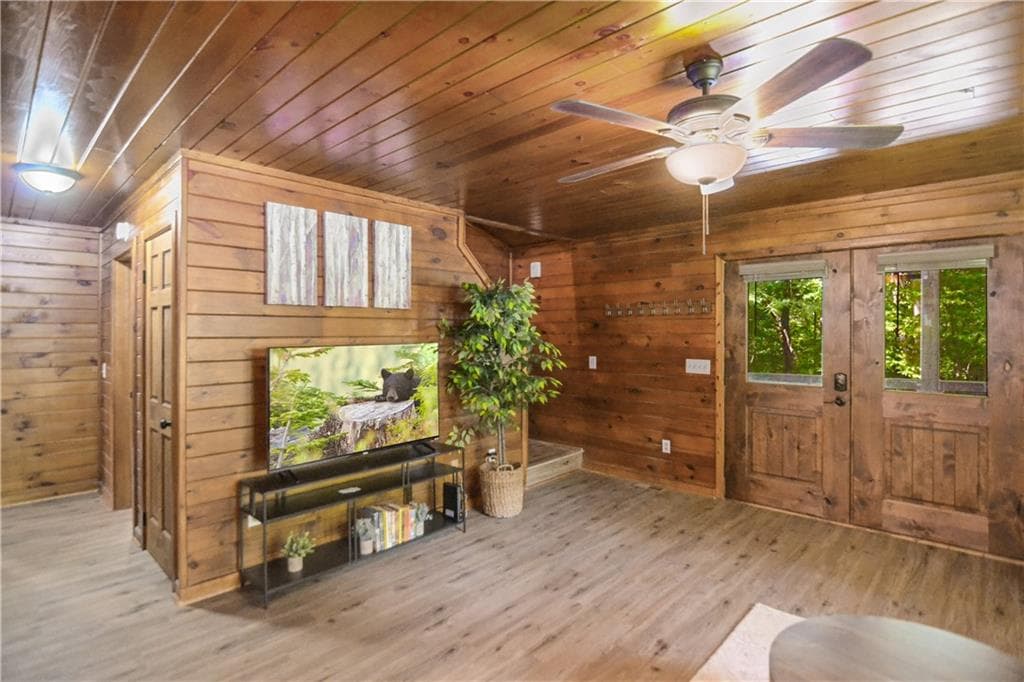 4 bedroom, 3 bathroom, 2,080 sq ft single family residence for sale at 136 Fox Run Drive, Blue Ridge, GA 30513 — photo 9