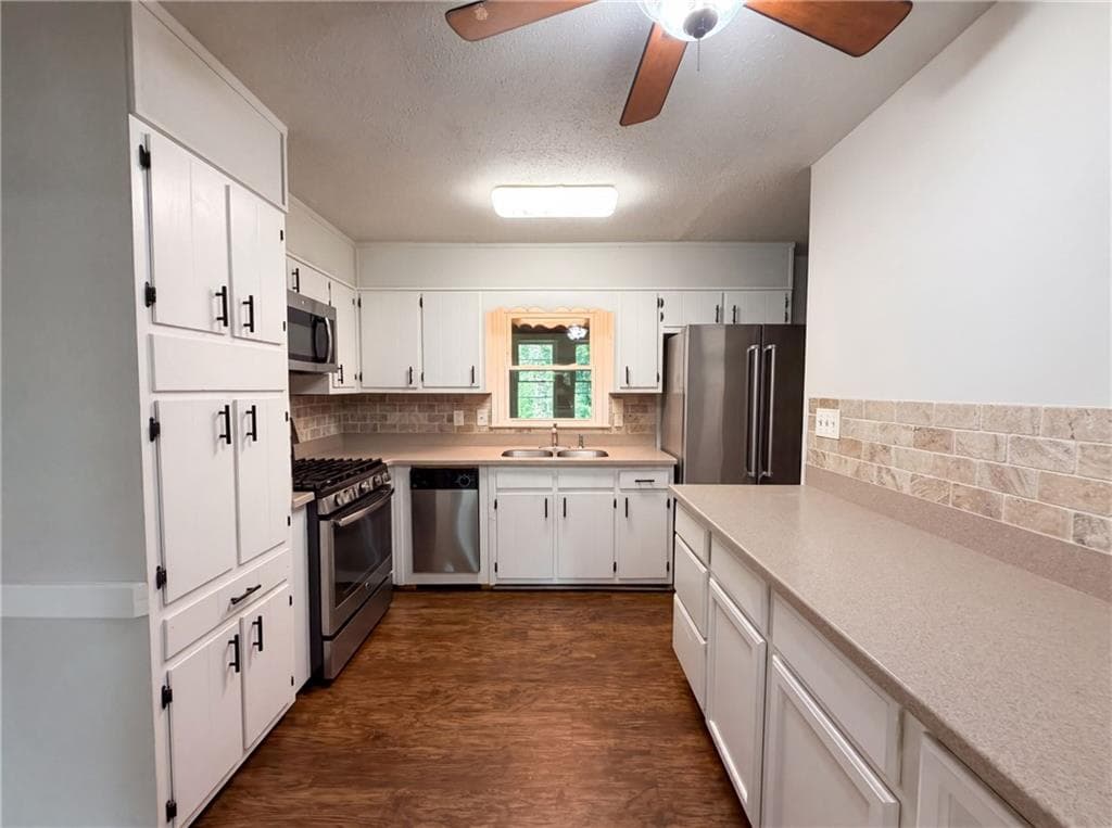 3 bedroom, 2 bathroom, 2,673 sq ft single family residence for sale at 1653 E Kellogg Circle, Douglasville, GA 30134 — photo 2