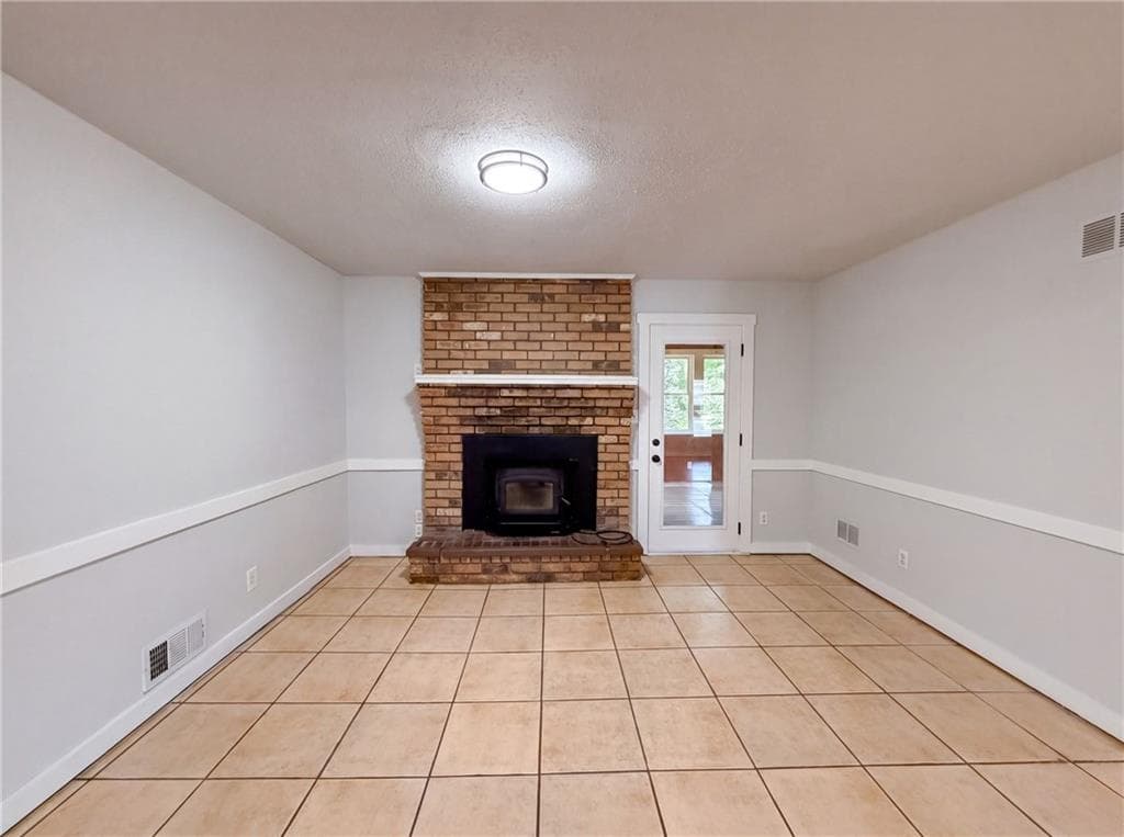 3 bedroom, 2 bathroom, 2,673 sq ft single family residence for sale at 1653 E Kellogg Circle, Douglasville, GA 30134 — photo 6