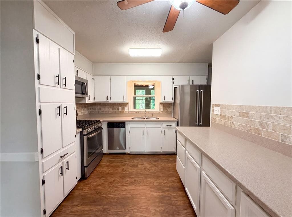 3 bedroom, 2 bathroom, 2,673 sq ft single family residence for sale at 1653 E Kellogg Circle, Douglasville, GA 30134 — photo 7