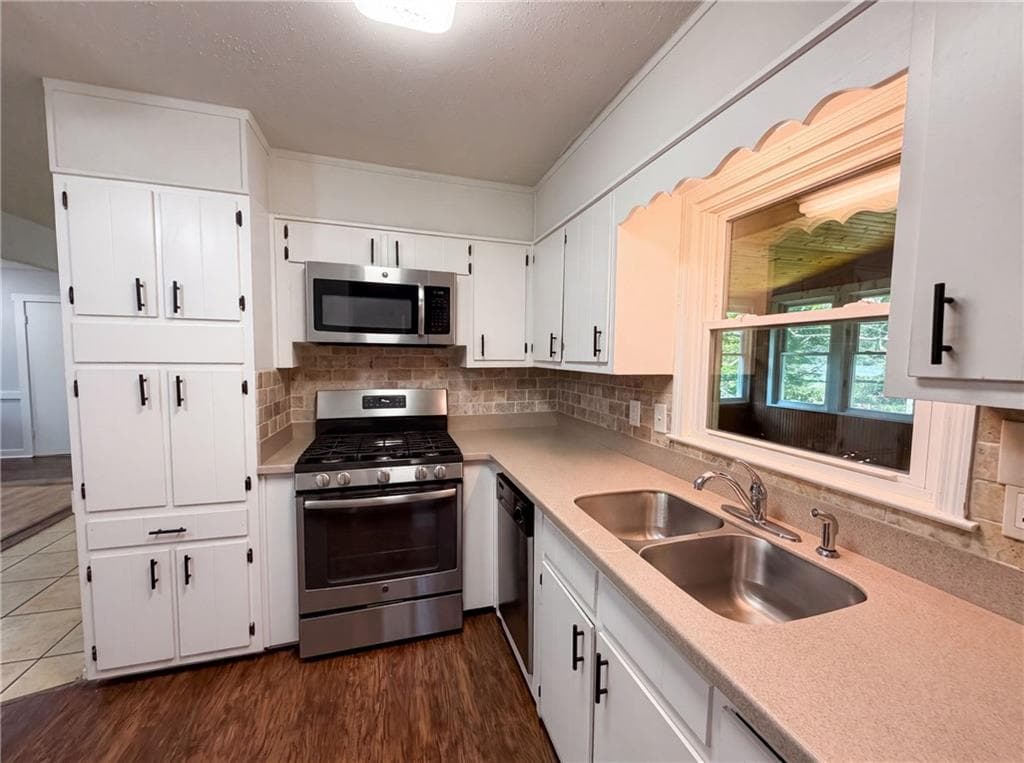 3 bedroom, 2 bathroom, 2,673 sq ft single family residence for sale at 1653 E Kellogg Circle, Douglasville, GA 30134 — photo 9