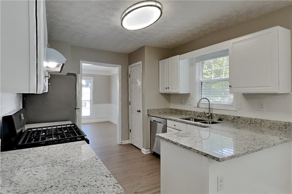 4 bedroom, 3 bathroom, 3,021 sq ft single family residence for rent at 1400 Stampmill Way, Lawrenceville, GA 30043 for $2,575 a month — photo 5