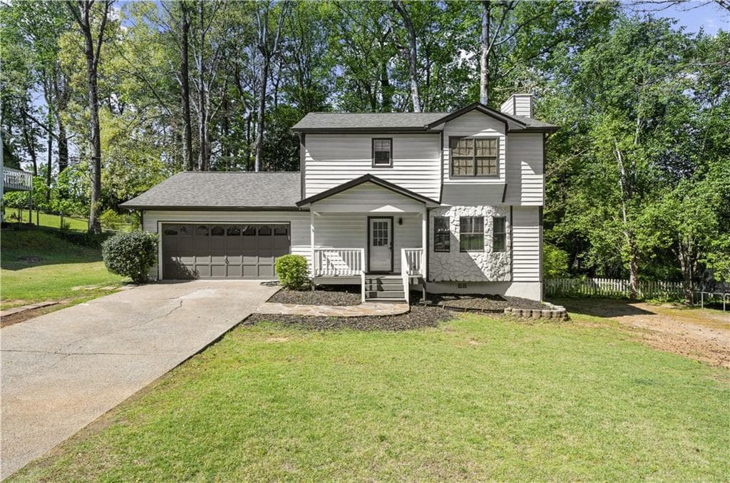 3 bedroom, 3 bathroom, 1,745 sq ft single family residence for sale at 976 Walnut Drive, Lawrenceville, GA 30044 — photo 2