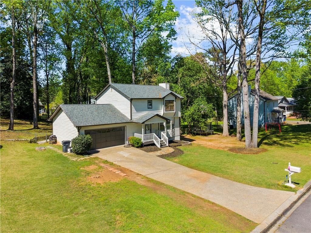 3 bedroom, 3 bathroom, 1,745 sq ft single family residence for sale at 976 Walnut Drive, Lawrenceville, GA 30044 — photo 3