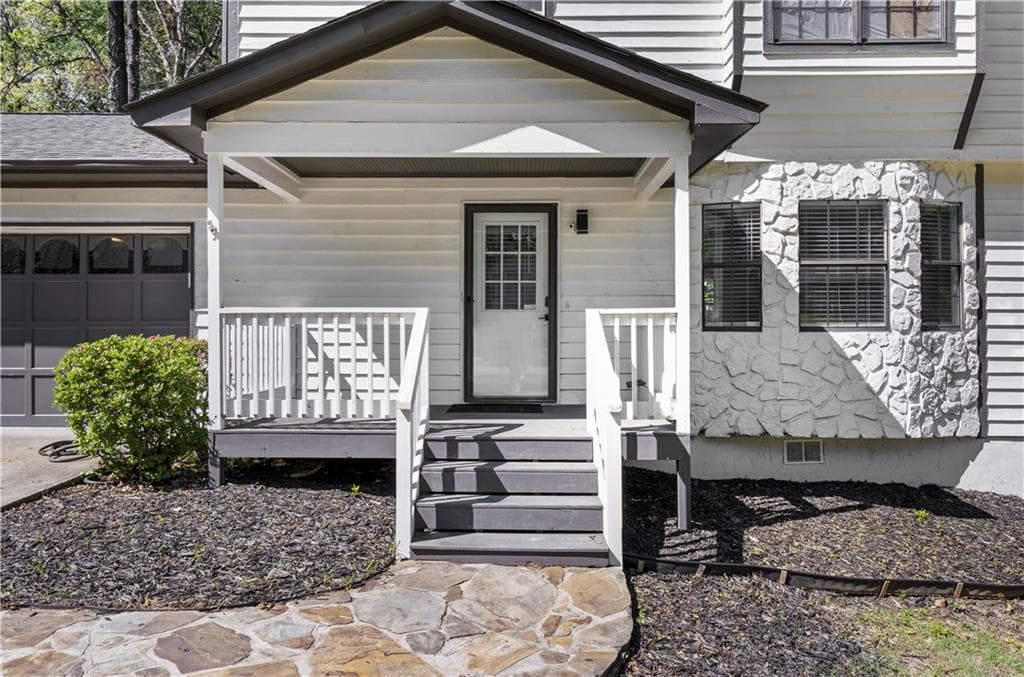 3 bedroom, 3 bathroom, 1,745 sq ft single family residence for sale at 976 Walnut Drive, Lawrenceville, GA 30044 — photo 4