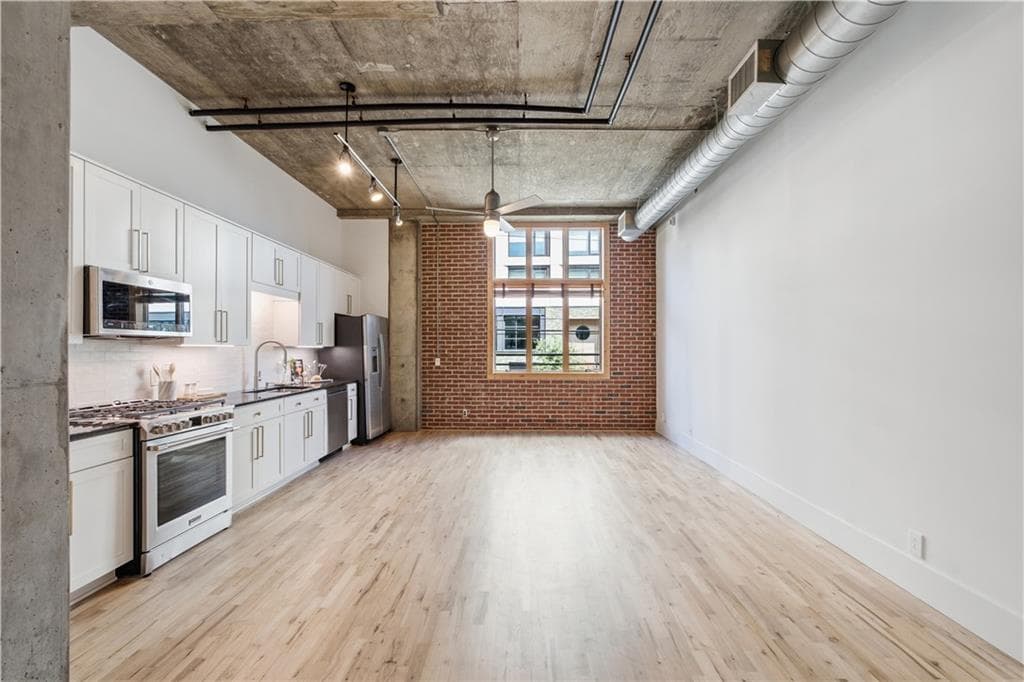 1 bedroom, 1 bathroom, 683 sq ft condominium for sale at 660 Glen Iris Drive 208, Atlanta, GA 30308 — photo 2