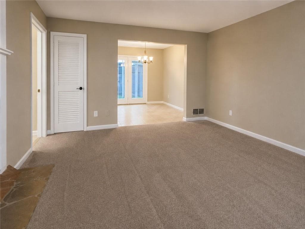 2 bedroom, 3 bathroom, 1,240 sq ft townhouse for sale at 235 Chads Ford Way, Roswell, GA 30076 — photo 6