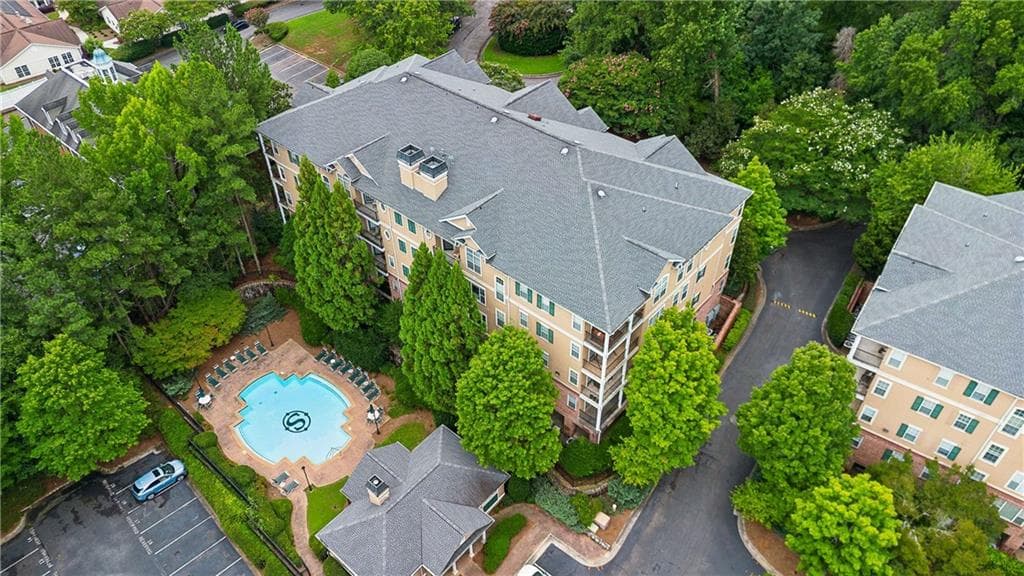 2 bedroom, 1 bathroom, 1,082 sq ft condominium for sale at 3106 Stratford Commons, Decatur, GA 30033 — photo 1 of 30