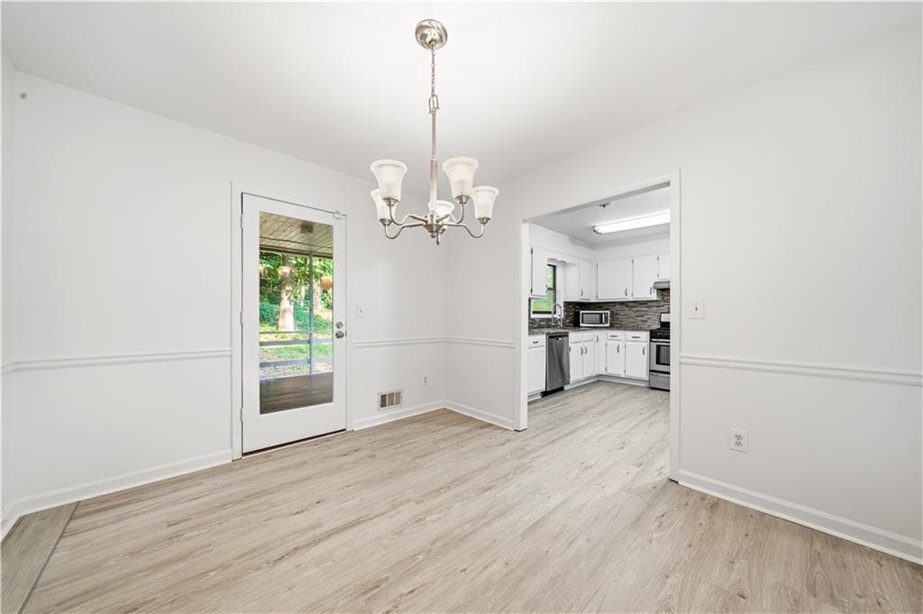 3 bedroom, 2 bathroom, 1,848 sq ft single family residence under contract at 6055 Steel Wood Drive, Kennesaw, GA 30152 — photo 6