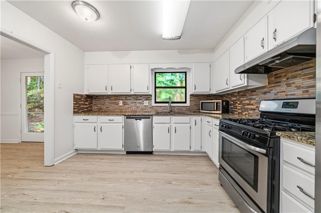3 bedroom, 2 bathroom, 1,848 sq ft single family residence under contract at 6055 Steel Wood Drive, Kennesaw, GA 30152 — photo 9