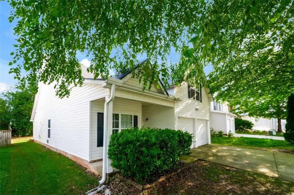 4 bedroom, 3 bathroom, 2,476 sq ft single family residence for sale at 5012 Serenity Point Lane, Villa Rica, GA 30180 — photo 2