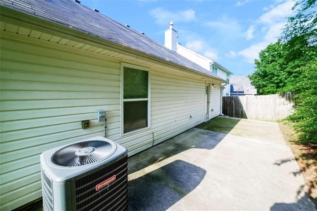 4 bedroom, 3 bathroom, 2,476 sq ft single family residence for sale at 5012 Serenity Point Lane, Villa Rica, GA 30180 — photo 3