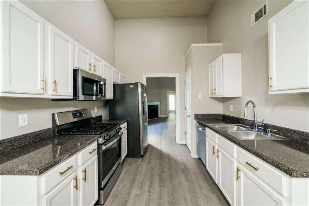 4 bedroom, 3 bathroom, 2,476 sq ft single family residence for sale at 5012 Serenity Point Lane, Villa Rica, GA 30180 — photo 9