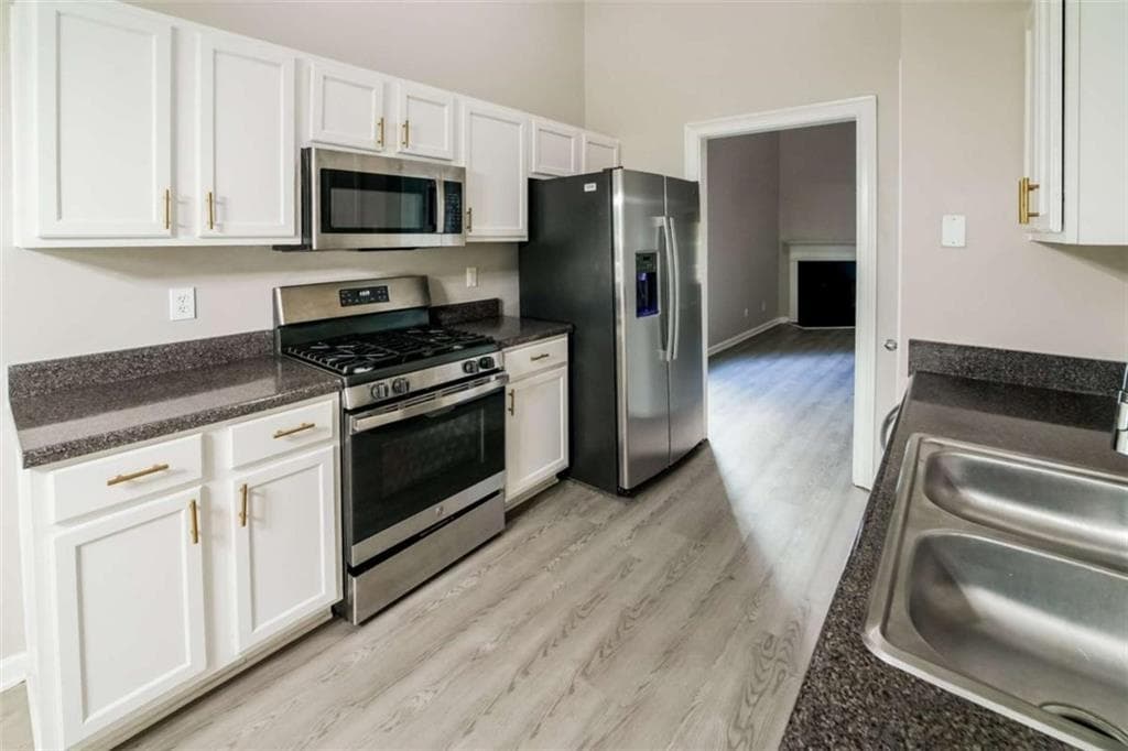 4 bedroom, 3 bathroom, 2,476 sq ft single family residence for sale at 5012 Serenity Point Lane, Villa Rica, GA 30180 — photo 10