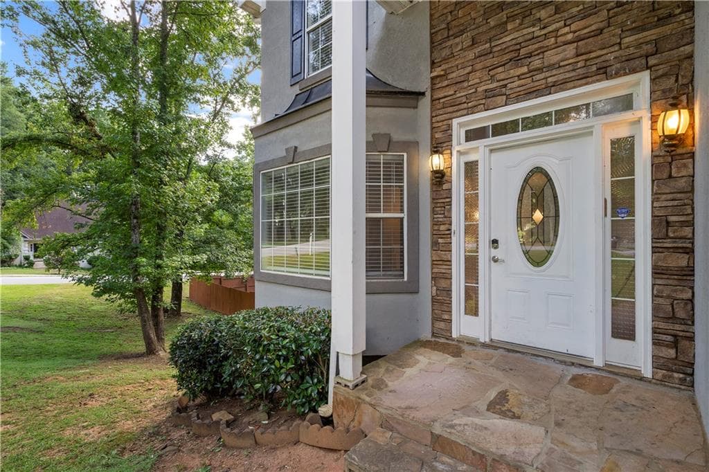 4 bedroom, 3 bathroom, 1,960 sq ft single family residence for sale at 9569 Lakeview Court, Douglasville, GA 30135 — photo 2