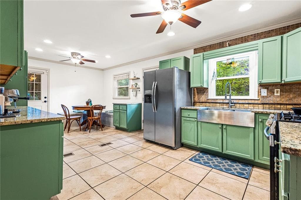 3 bedroom, 2 bathroom, 1,923 sq ft single family residence for sale at 3303 Kilarney Court, Decatur, GA 30032 — photo 3