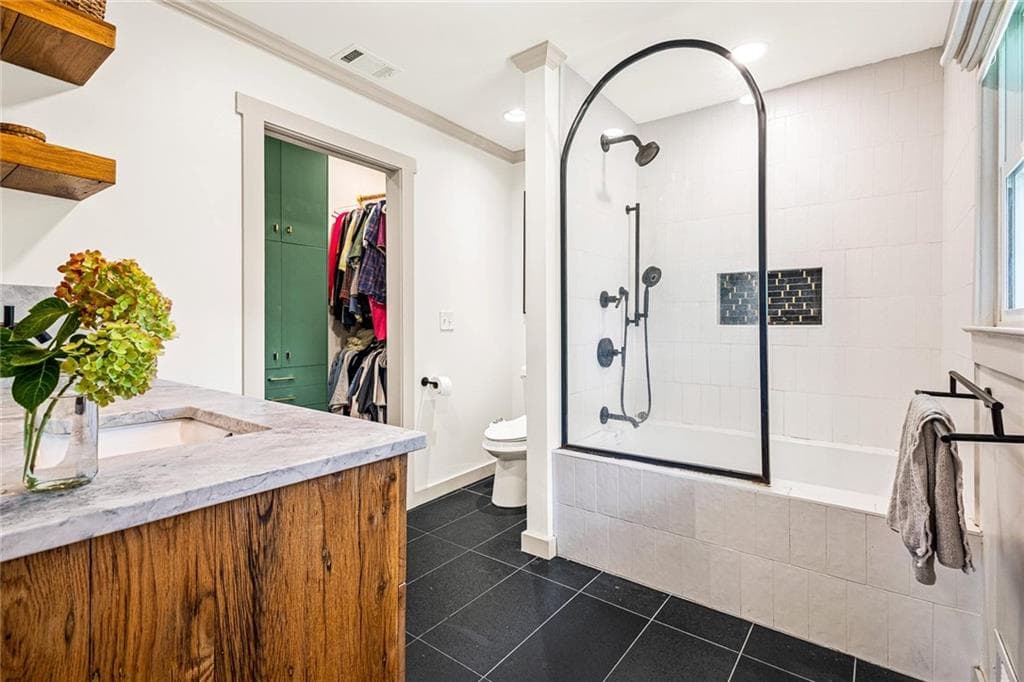 3 bedroom, 2 bathroom, 1,923 sq ft single family residence for sale at 3303 Kilarney Court, Decatur, GA 30032 — photo 6
