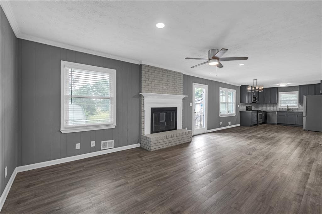 5 bedroom, 4 bathroom, 2,355 sq ft single family residence for sale at 497 Dicks Court, Lilburn, GA 30047 — photo 4