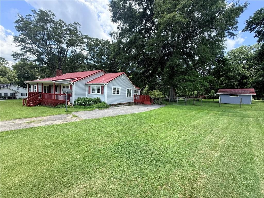 3 bedroom, 1 bathroom, 1,428 sq ft single family residence for sale at 16 Garrett Avenue, Bremen, GA 30110 — photo 3