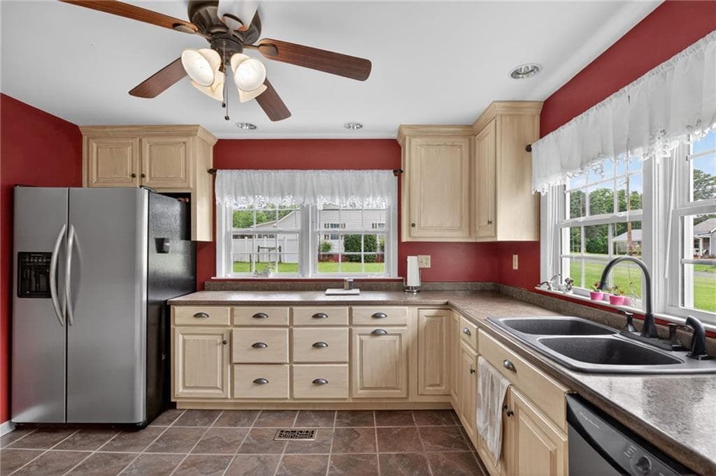 3 bedroom, 1 bathroom, 1,428 sq ft single family residence for sale at 16 Garrett Avenue, Bremen, GA 30110 — photo 5