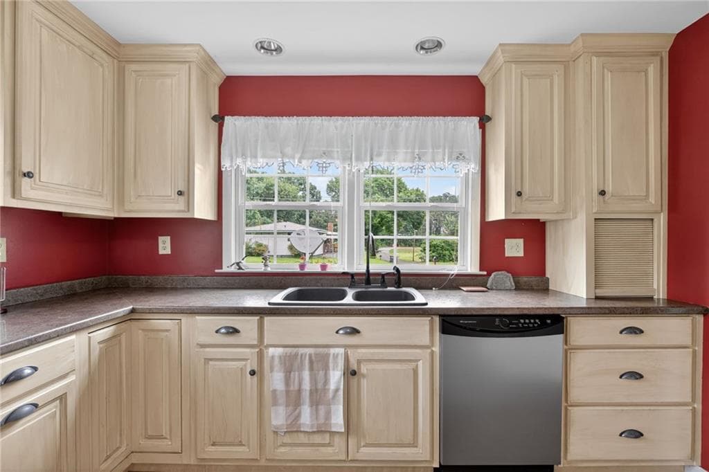 3 bedroom, 1 bathroom, 1,428 sq ft single family residence for sale at 16 Garrett Avenue, Bremen, GA 30110 — photo 6