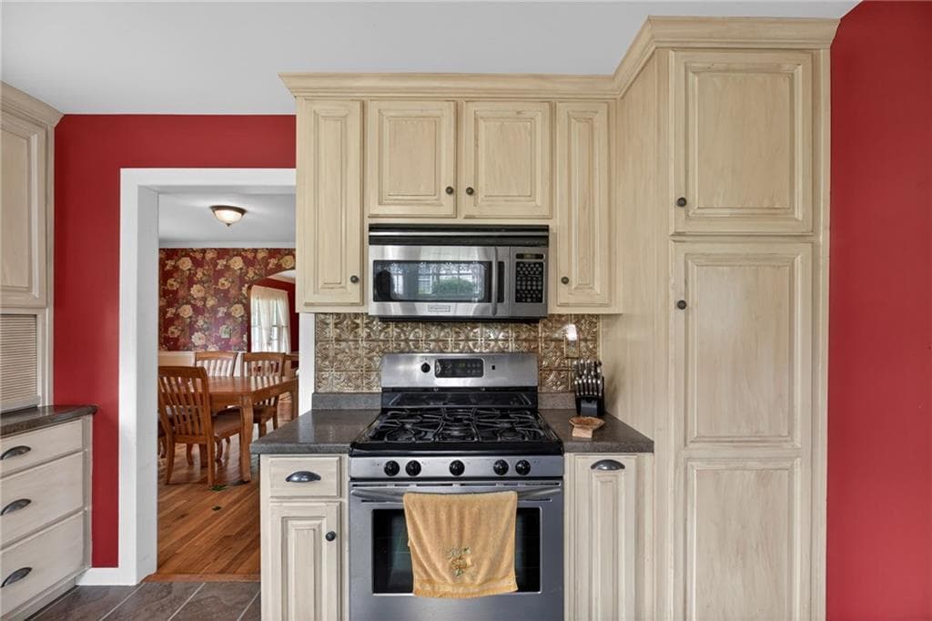 3 bedroom, 1 bathroom, 1,428 sq ft single family residence for sale at 16 Garrett Avenue, Bremen, GA 30110 — photo 7