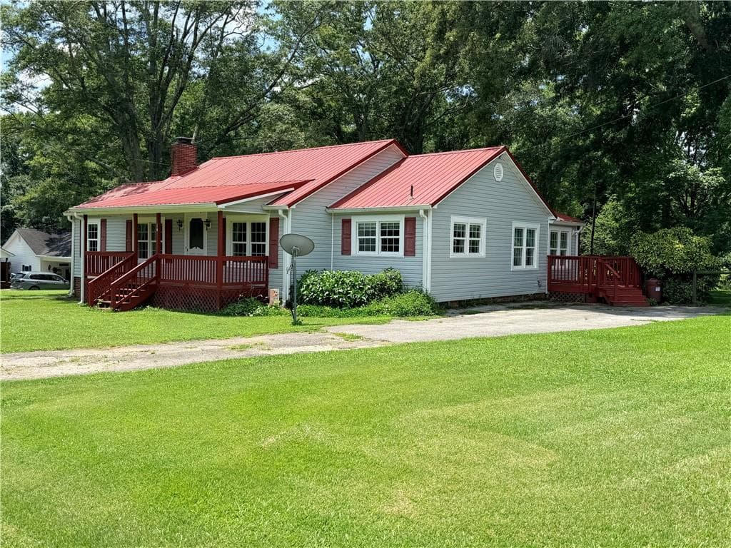 3 bedroom, 1 bathroom, 1,428 sq ft single family residence for sale at 16 Garrett Avenue, Bremen, GA 30110