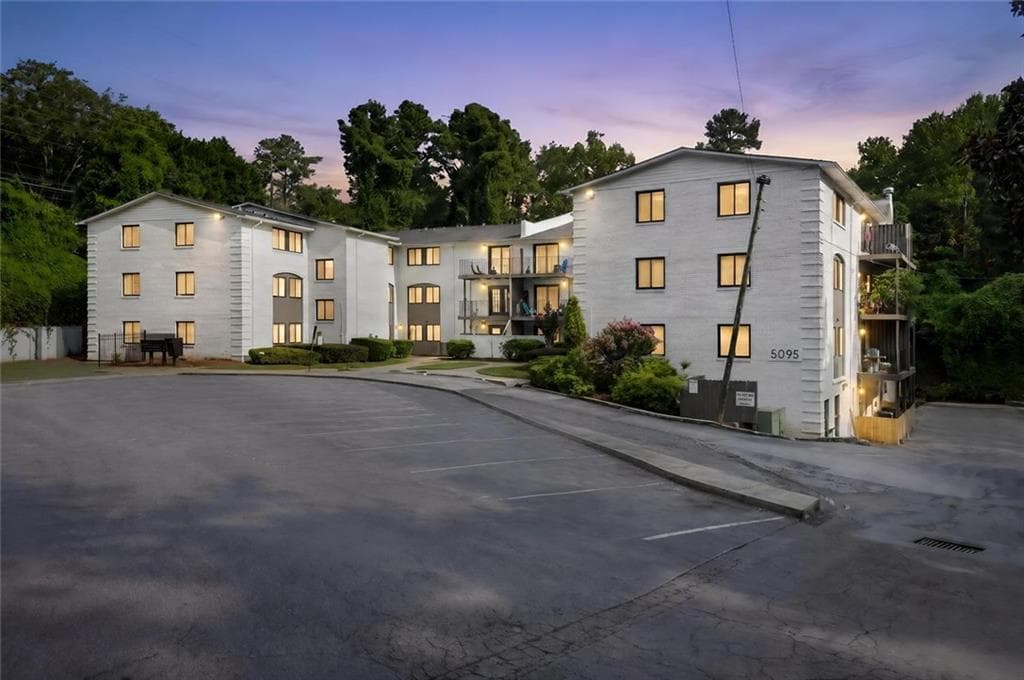 2 bedroom, 2 bathroom, 1,188 sq ft condominium for rent at 5095 Roswell Road 209, Sandy Springs, GA 30342 for $1,895 a month — photo 1 of 25