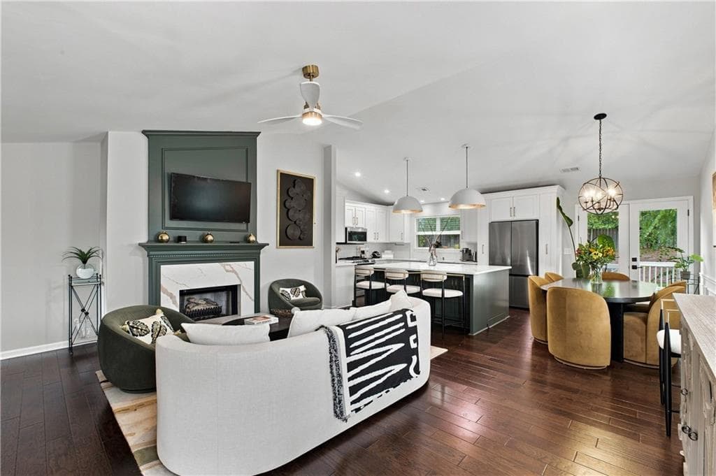 4 bedroom, 3 bathroom, 2,277 sq ft single family residence for sale at 2835 Dominion Walk Lane, Snellville, GA 30078 — photo 5
