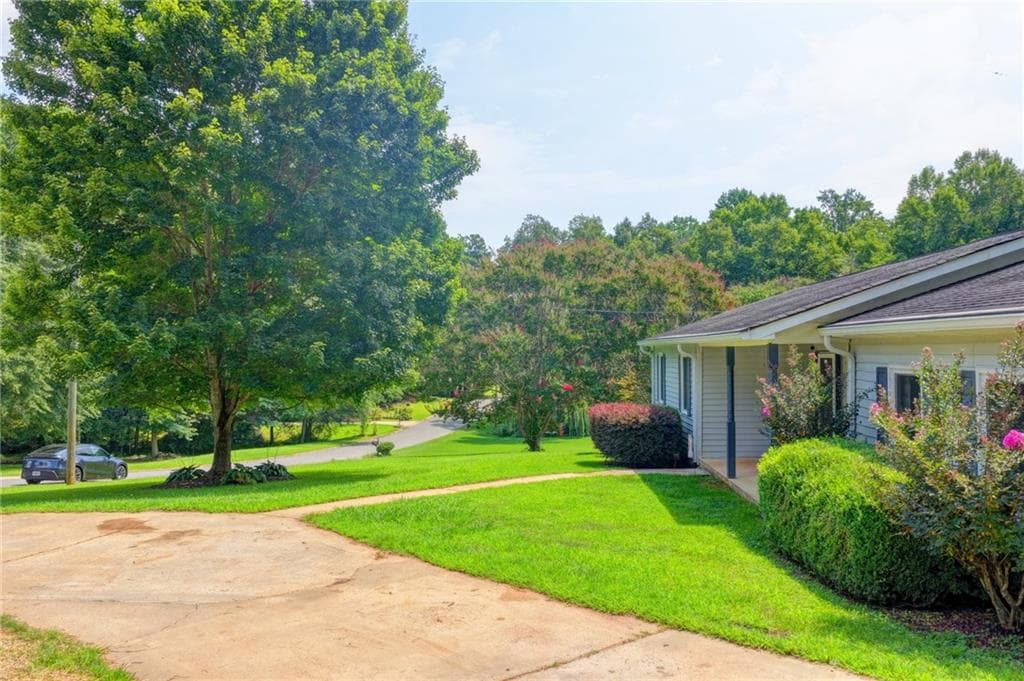4 bedroom, 3 bathroom, 2,109 sq ft single family residence for sale at 4410 Meadow Trail, Cumming, GA 30028 — photo 3