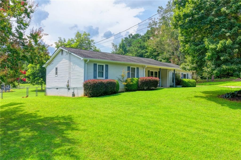 4 bedroom, 3 bathroom, 2,109 sq ft single family residence for sale at 4410 Meadow Trail, Cumming, GA 30028 — photo 4