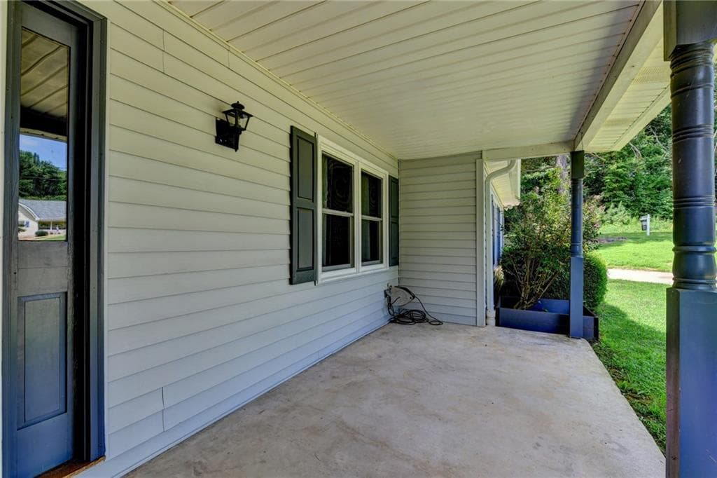 4 bedroom, 3 bathroom, 2,109 sq ft single family residence for sale at 4410 Meadow Trail, Cumming, GA 30028 — photo 6